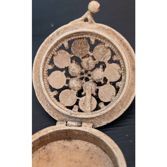 Vintage Florenza Trinket or Pill Box With Wiggly Googly Eyes Kiss Lock Closure - Picture 5 of 7